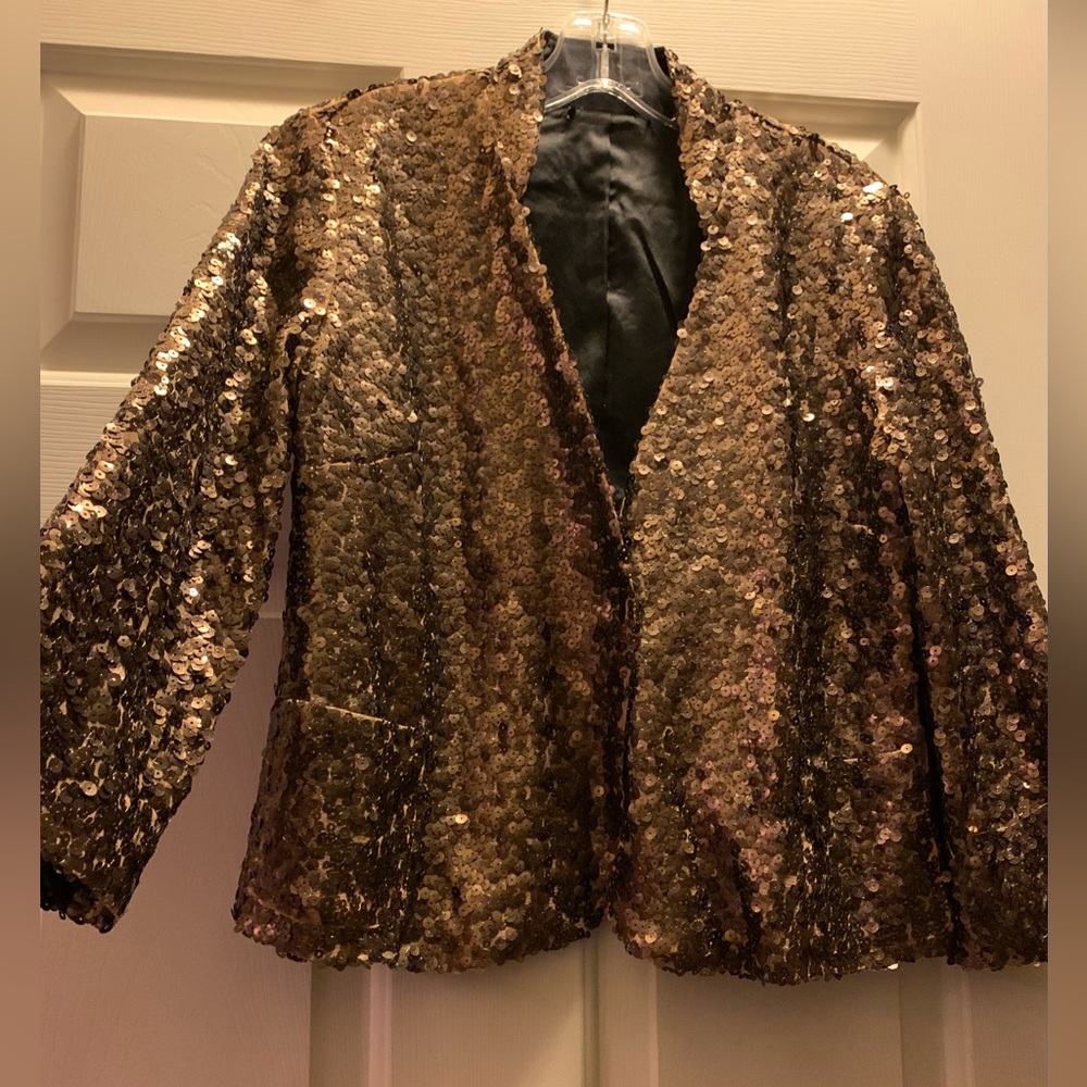 Get An Extra Pretty Look With This Versatile Gold… - image 1